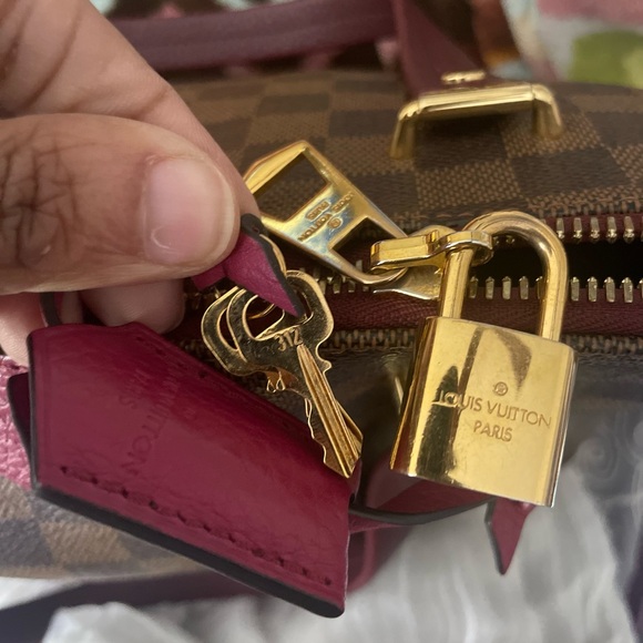 Louis Vuitton Hyde Park Handbag Damier with Leather Crossbody - Picture 7 of 16